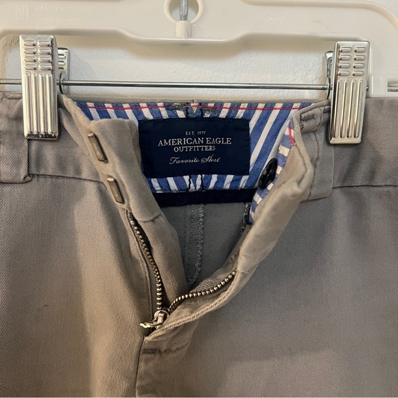 Grey Short Shorts - American Eagle (Size 2 shorts) 🐭 - Picture 7 of 14